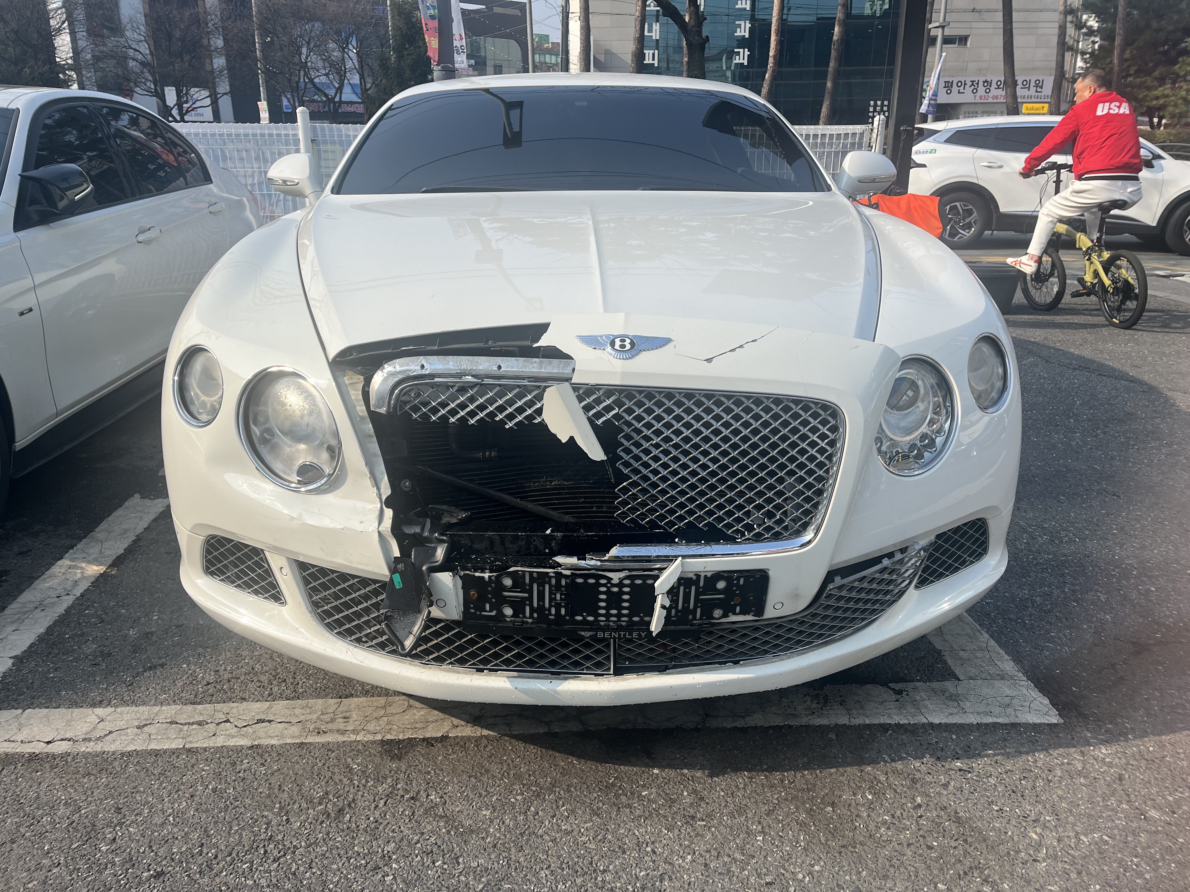 자차 가입금액을 훨씬 넘은 벤틀리